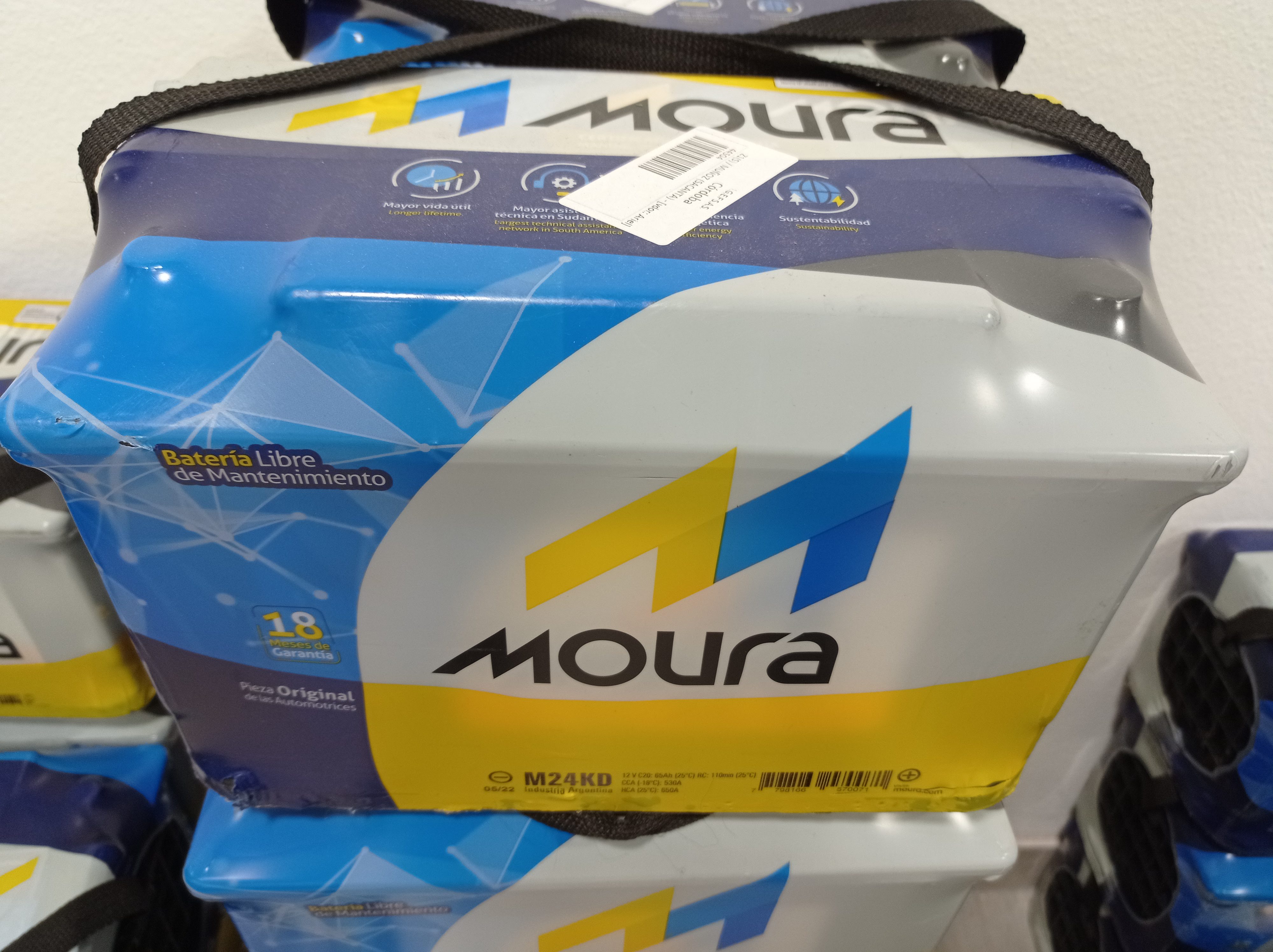 Batería de auto expuesta al sol en Córdoba