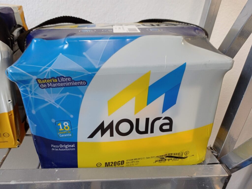 Bateria Moura en exhibicion para diagnostico de bateria o alternador en Cordoba