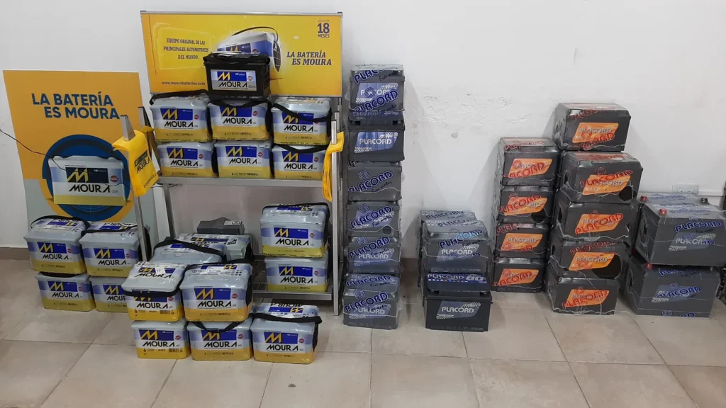 Stand de baterias Moura en Cordoba Capital - Stock disponible con instalacion a domicilio